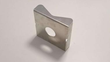 Metz oszlop tartó adapter kamerákhoz, kötődobozokhoz, alumínium, 140x140mm